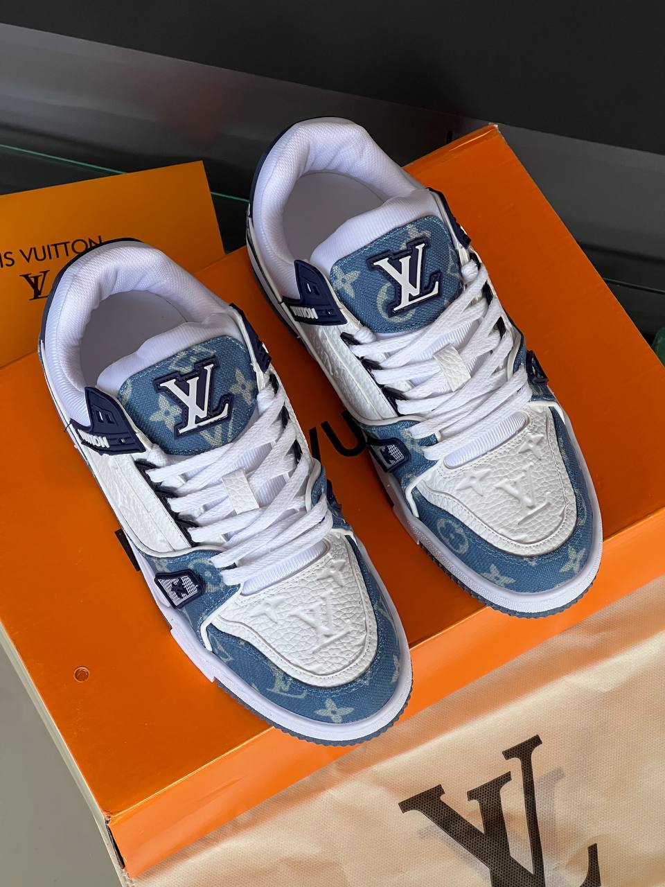 Schuhe der neuen Saison